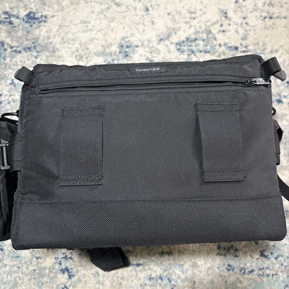 Lowepro Compact AW Camera Shoulder Bag - Black Multiple Padded Pockets Great Bag